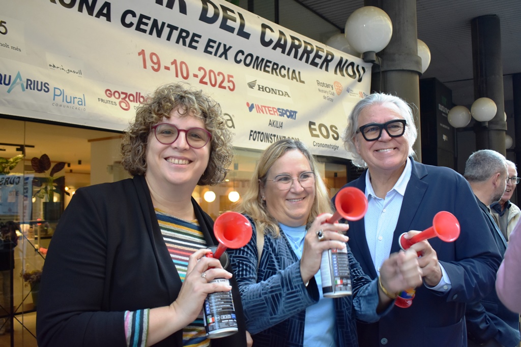De dreta a esquerra, organitzadors amb regidora