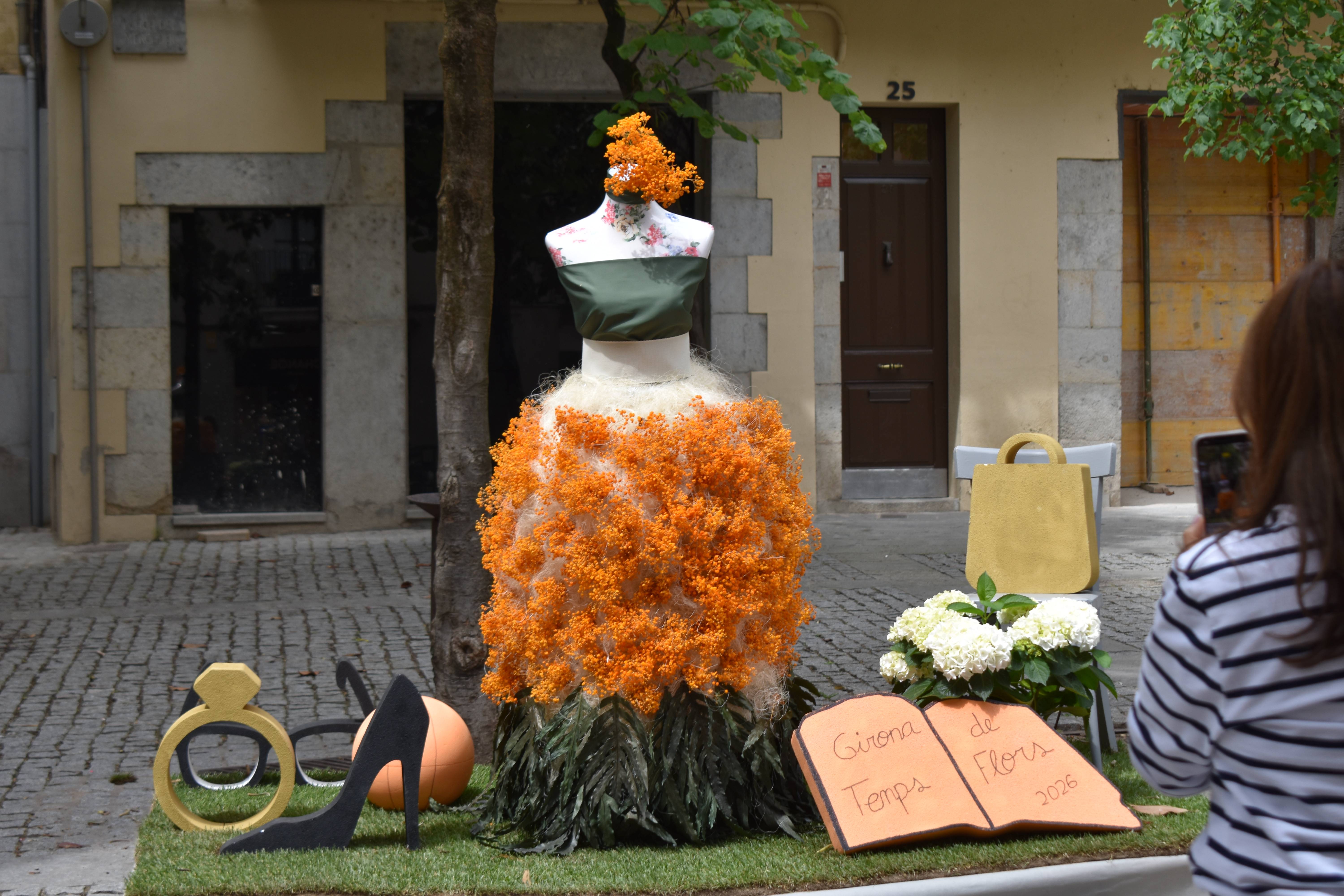 Muntatge Temps de Flors carrer Santa Clara
