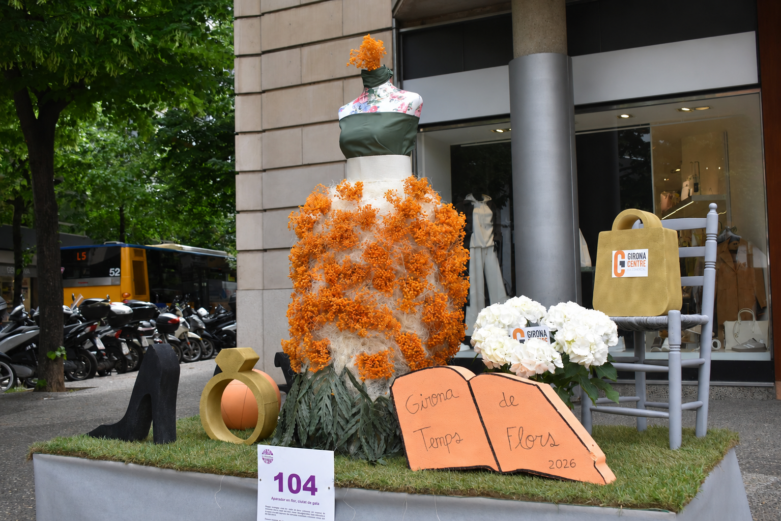 Muntatge Temps de Flors carrer Pare Claret