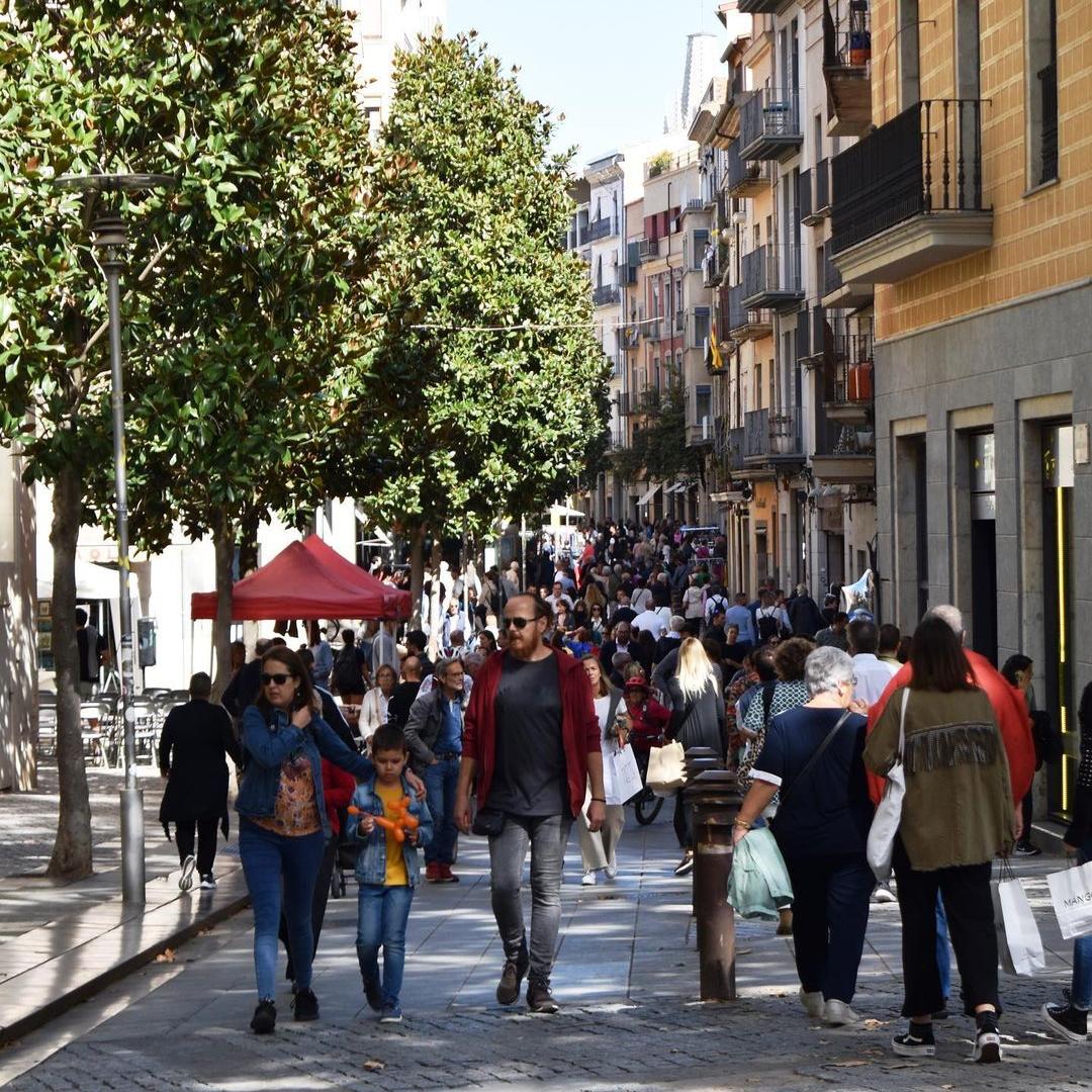 Santa Clara, un dels carrers comercials de Girona