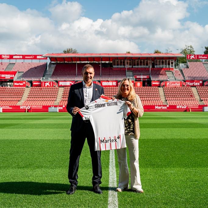 Presidents mostren la samarreta del club