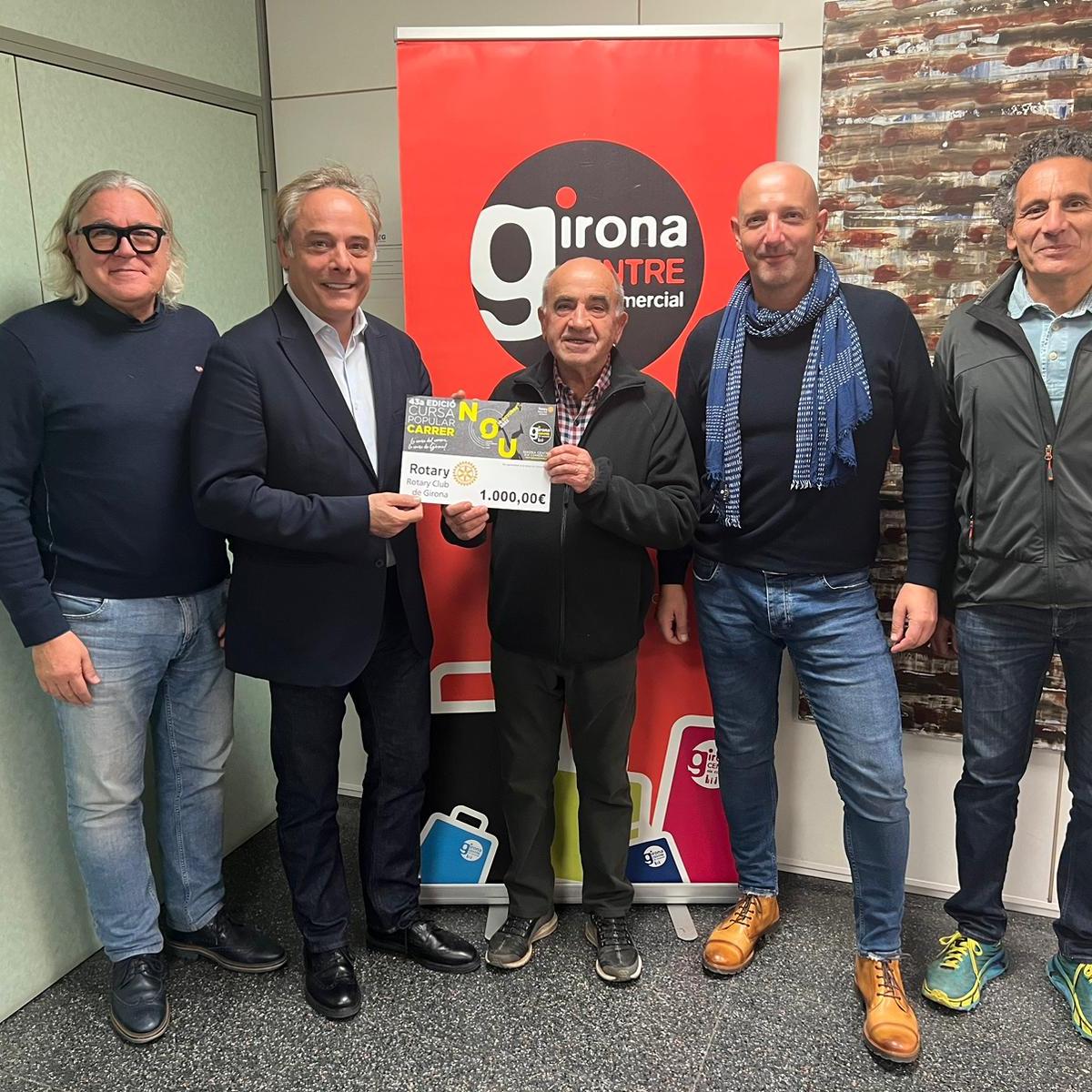 Donació de la cursa popular del Carrer Nou al Rotary Club de Girona