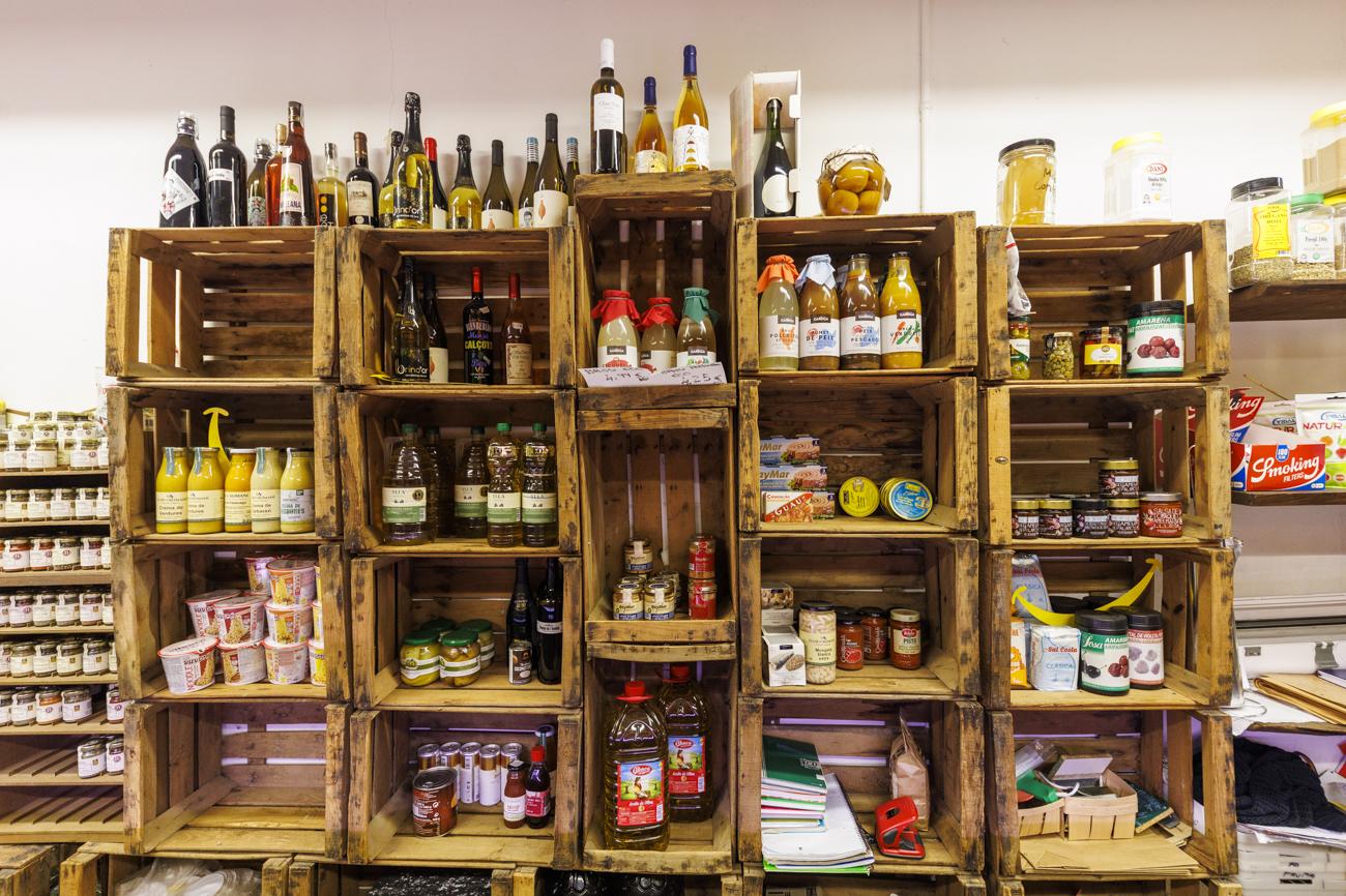 vista de la botiga de fruites amb els seus productes