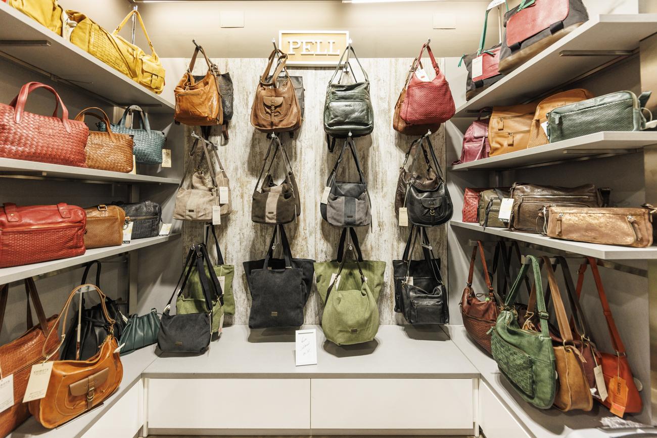 Botiga de bolsos maletes i complements