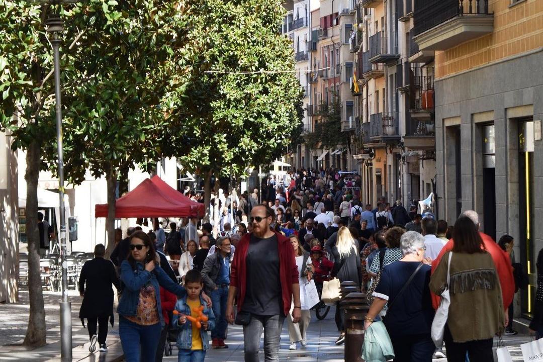 Santa Clara, un dels carrers comercials de Girona