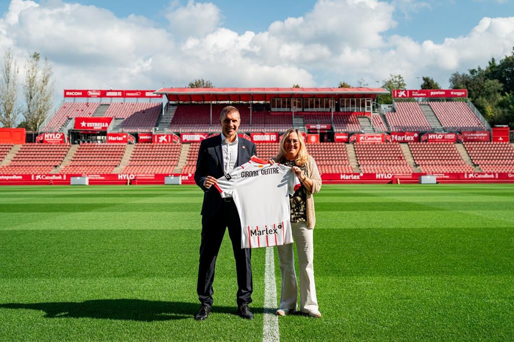 Presidents mostren la samarreta del club