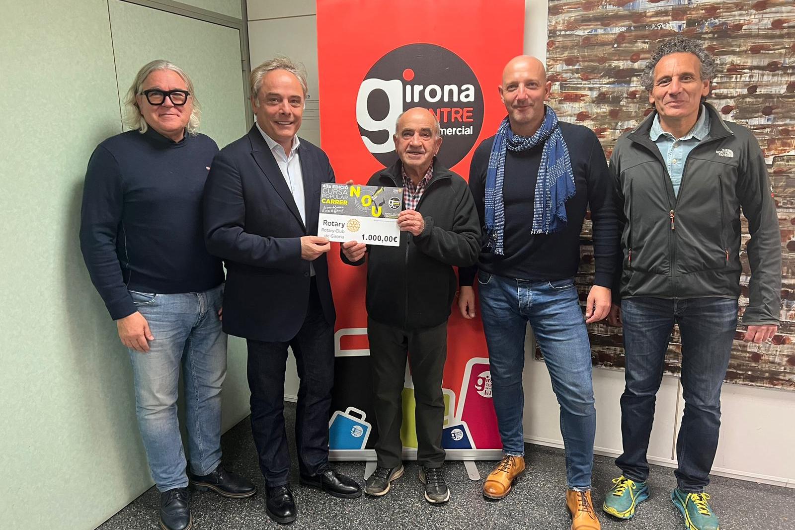 Donació de la cursa popular del Carrer Nou al Rotary Club de Girona