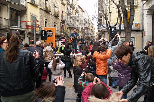 Mossos i la Policia Local es reuneixen amb l'associació i demanen als botiguers denunciar tots els furts "per petits que siguin"