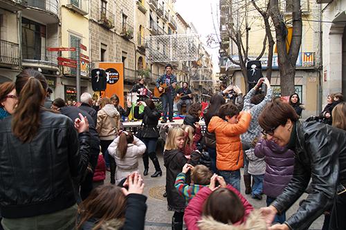 Mossos i la Policia Local es reuneixen amb l'associació i demanen als botiguers denunciar tots els furts "per petits que siguin"