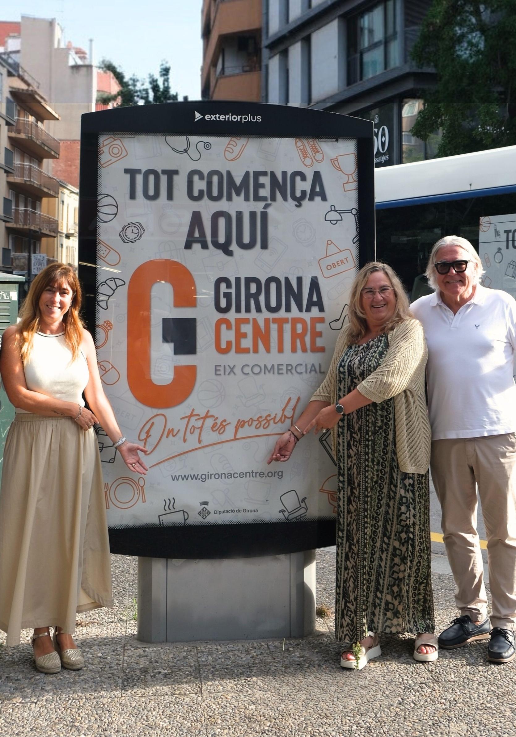 Membres de la junta de govern de Girona Centre Eix Comercial, amb la imatge de campanya acabada d’estrenar. 