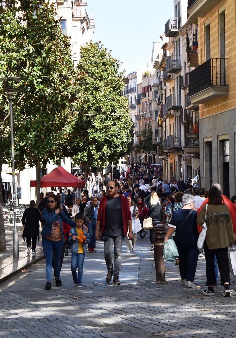 Santa Clara, un dels carrers comercials de Girona