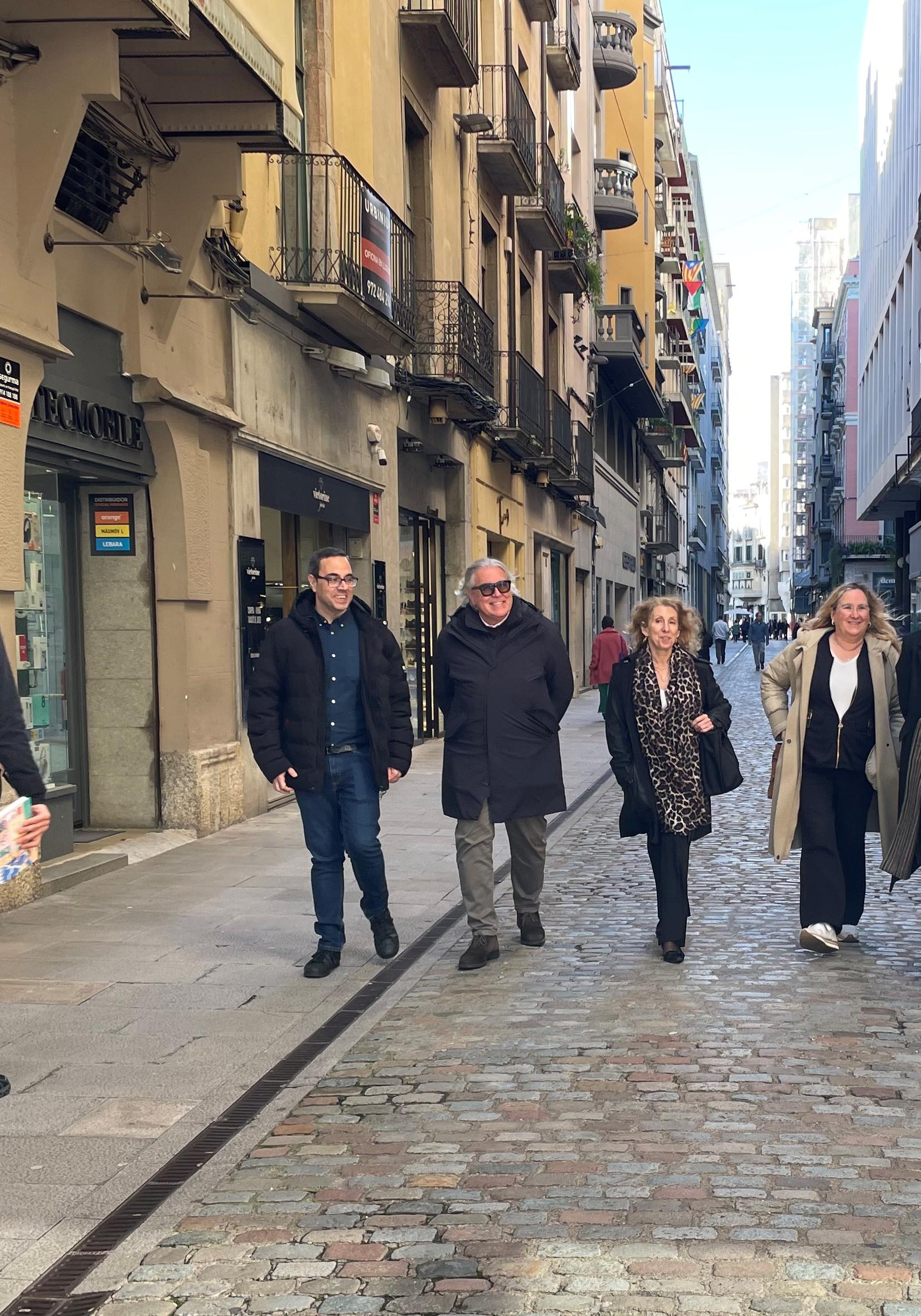 Visita de la junta amb la directora general de comerç, al carrer