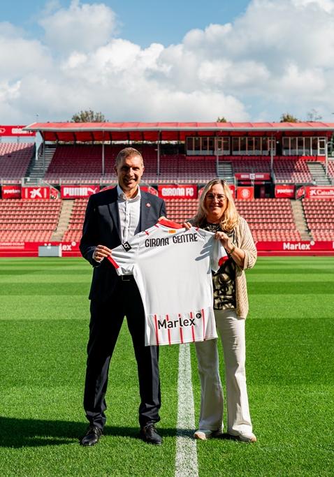 Presidents mostren la samarreta del club