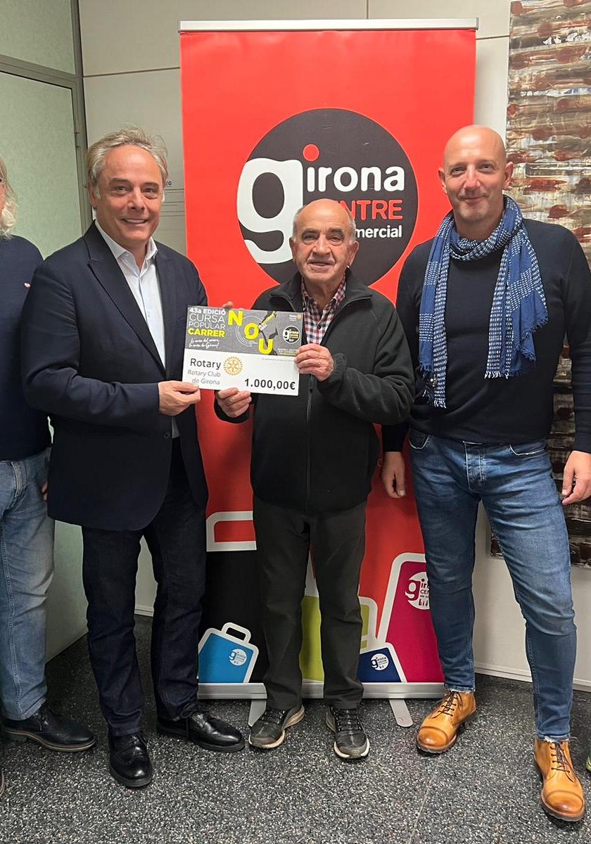 Donació de la cursa popular del Carrer Nou al Rotary Club de Girona