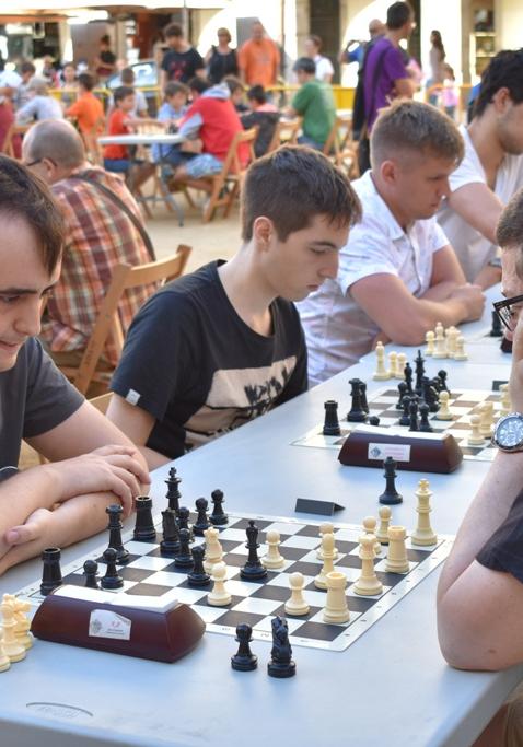 ”Escacs a la fresca” celebra 10 anys aquest dijous a la plaça de la Independència de Girona